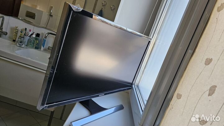 Монитор Samsung 28