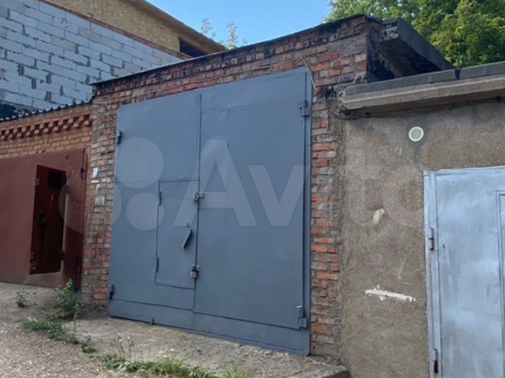 Гараж, > 30 м²