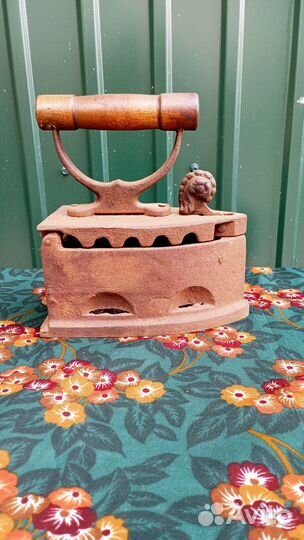 Утюг старинный угольный