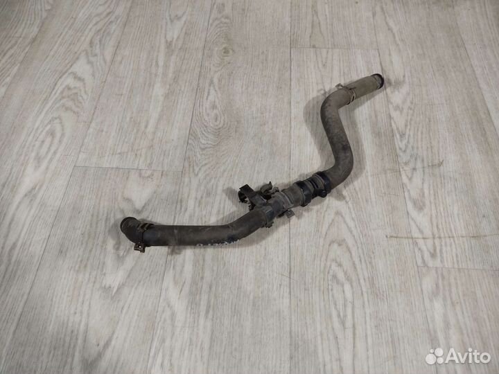 Renault Sandero 1 патрубок охлаждения