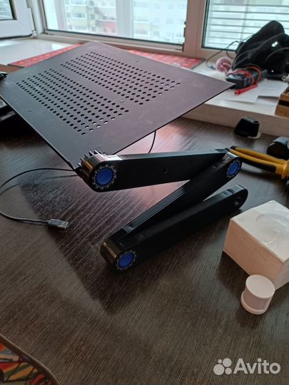 Столик для ноутбука с охлаждением