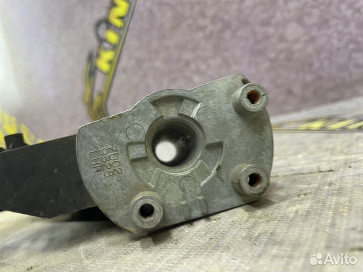 Соединительный шток зеркала правого Лансер 10