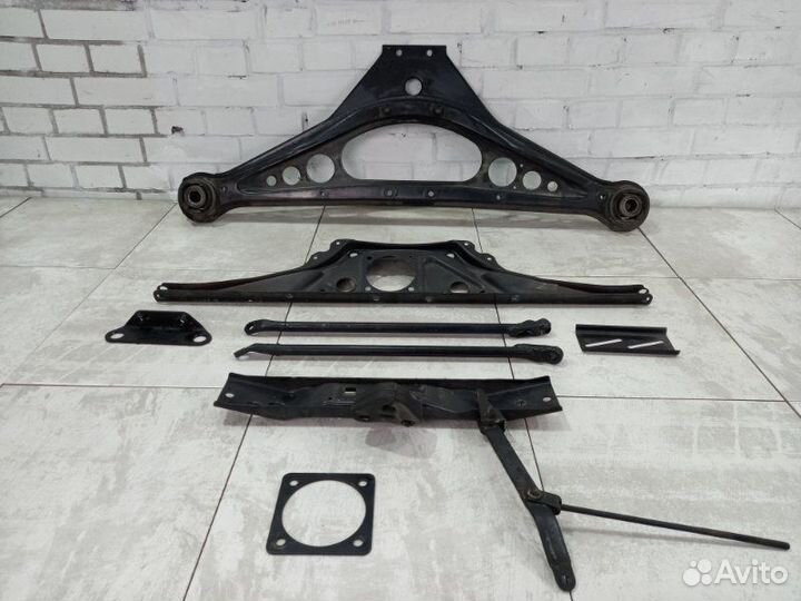 Задний подрамник Jaguar Xj6 X300 9jpfnb 4.0 1995