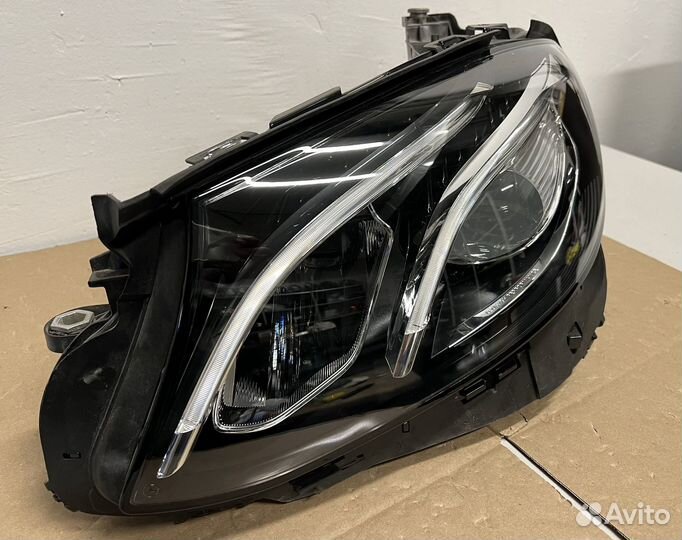 Фара левая Mercedes W213 LED до рест 977
