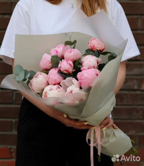 Монобукет пионов с эвкалиптом