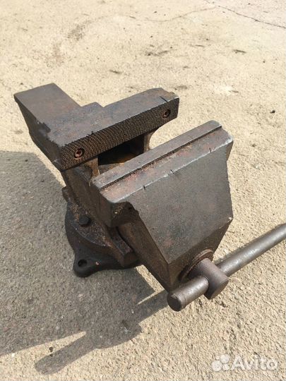 Тиски слесарные