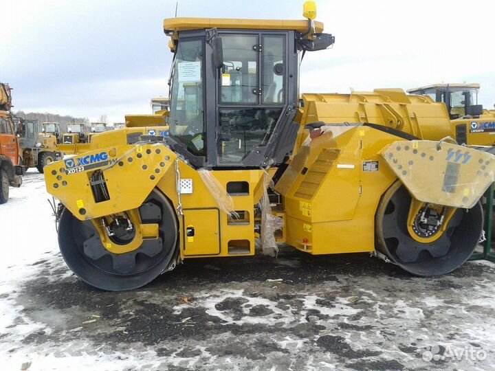Дорожный каток XCMG XD123, 2023