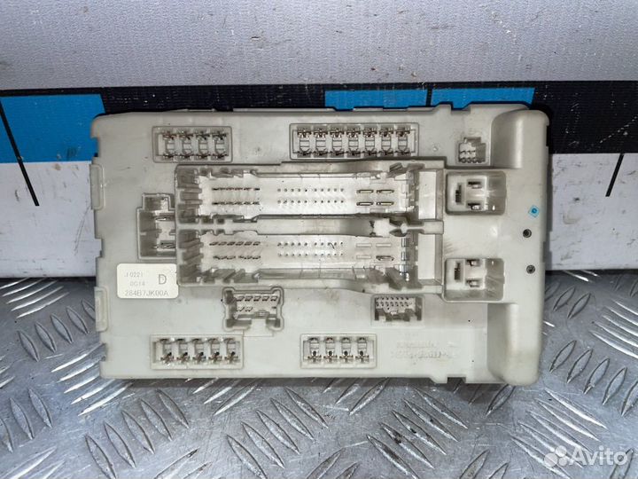 Б/У Блок предохранителей моторный#001