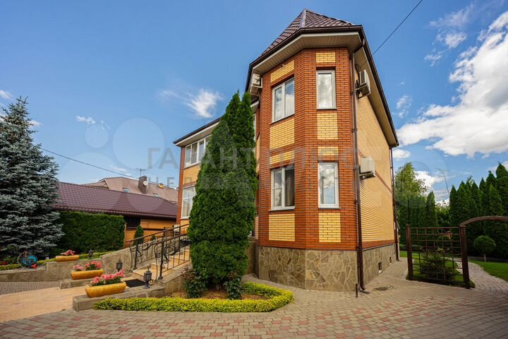 Коттедж 273,9 м² на участке 8,7 сот.