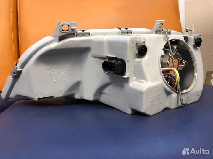 Фара правая VW sharan