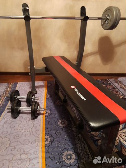 Скамья для жима со стойками, штангой и гантелями