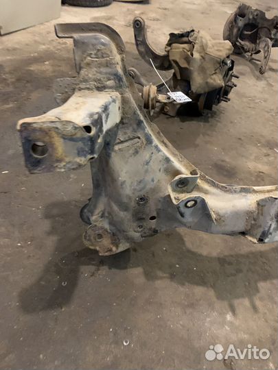 Подрамник передний Ford Escape