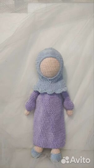 Вязаная кукла ручной работы