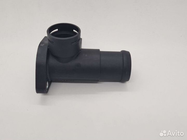 Фланец охлаждения Audi 80 A6 A4 Passat B5