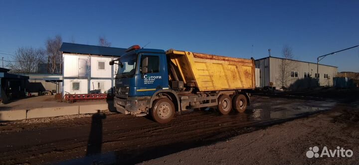 Водитель самосвала