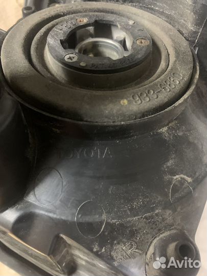 Фара правая Toyota RAV 4 81130-42430