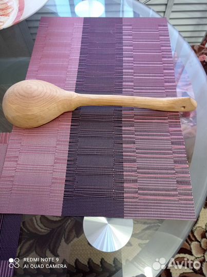 Фарфор маска и ложка деревянная