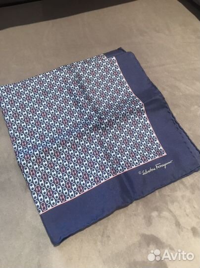 Платок шелковый Salvatore Ferragamo. Оригинал