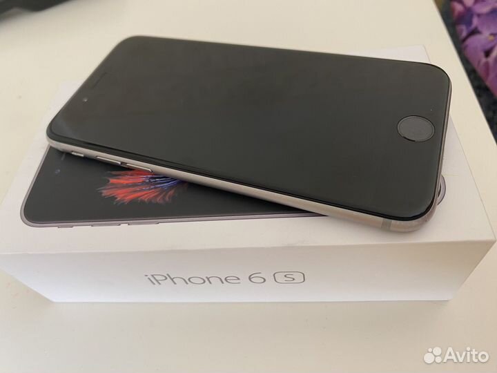 Телефон iPhone 6s