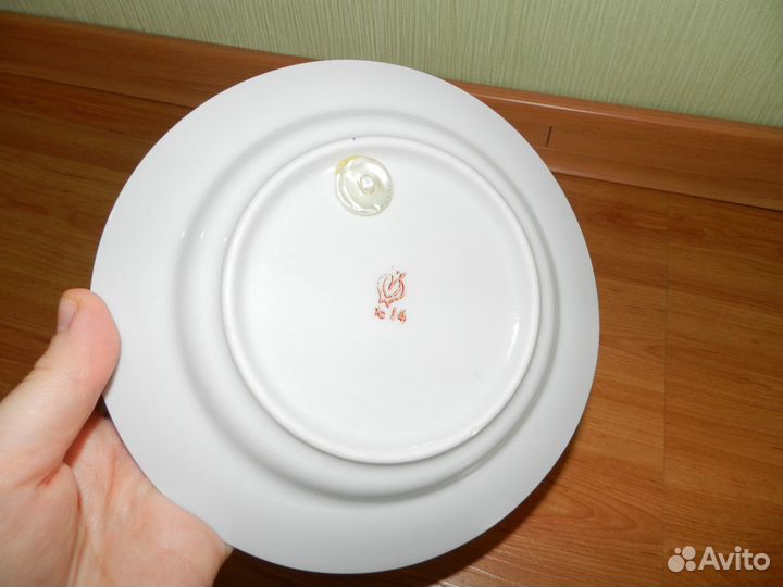 Настенная тарелка с видом Санкт-Петербурга