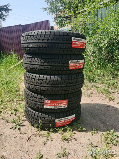 Bridgestone Blizzak Revo GZ 205/65 R15