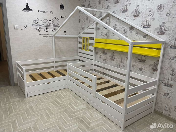 Детская кроватка домик