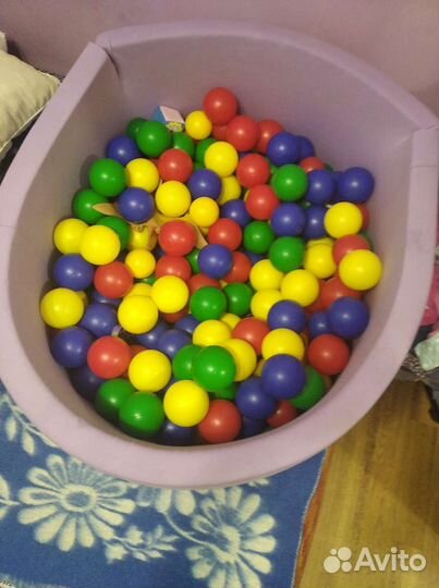 Сухой бассейн с шариками