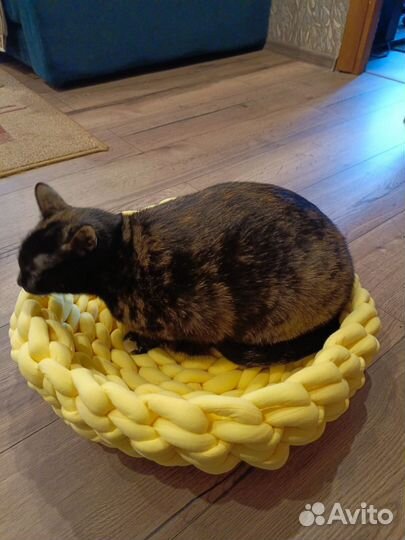 Лежанка для собак и кошек (вязаная, новая)