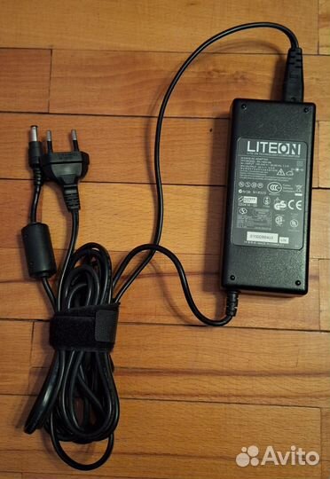 Адаптеры для телефонов, ноутбуков, провода