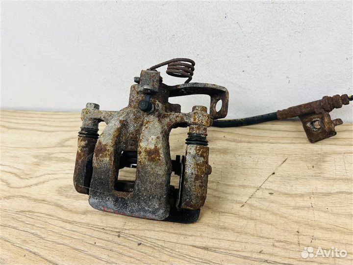 Суппорт тормозной задний правый Hyundai Solaris 1