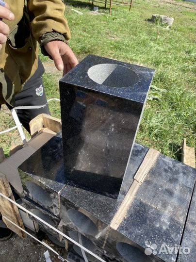 Вазы из гранита