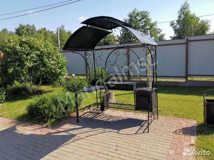 Мангал с крышей