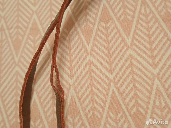 Украшение на шею из кожи