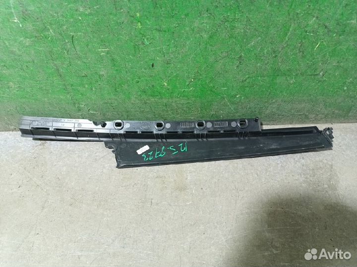 1258723 land rover range rover velar Молдинг центральной стойки «gloss black» передней правой двери