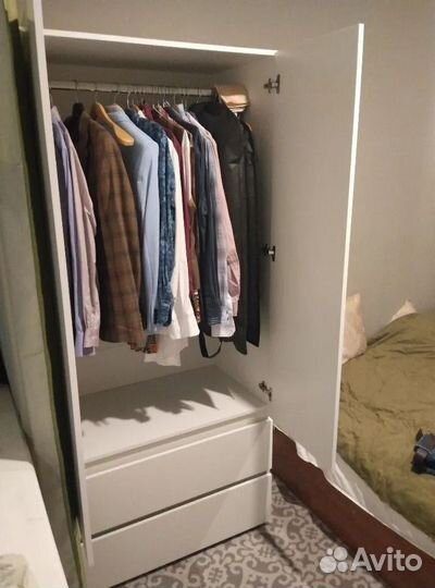 Шкаф распашной белый