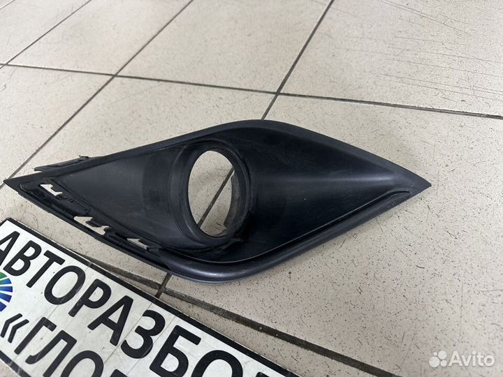 Рамка левой противотуманный фары Киа Рио 3