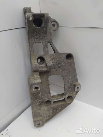 Кронштейн генератора 06F903143 VAG