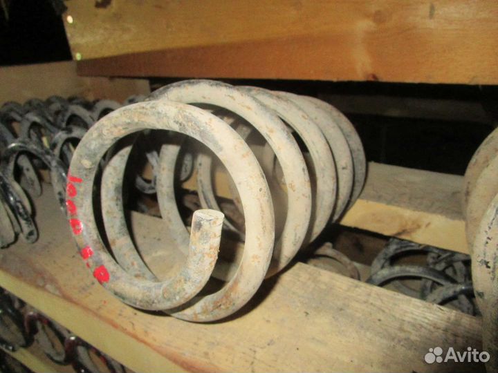 Пружина задняя Jeep Grand Cherokee 3