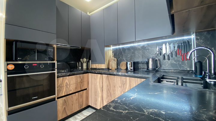 2-к. квартира, 67,3 м², 1/25 эт.