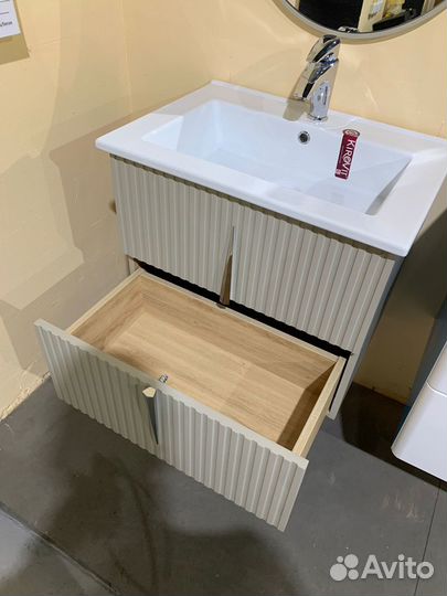 Комплект мебели Caprigo, Тумба и зеркало