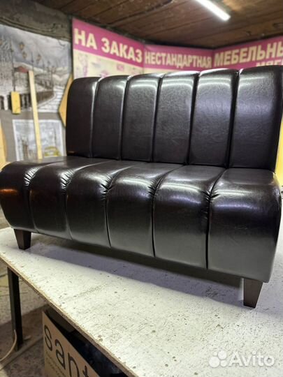 Диван в наличии для кафе