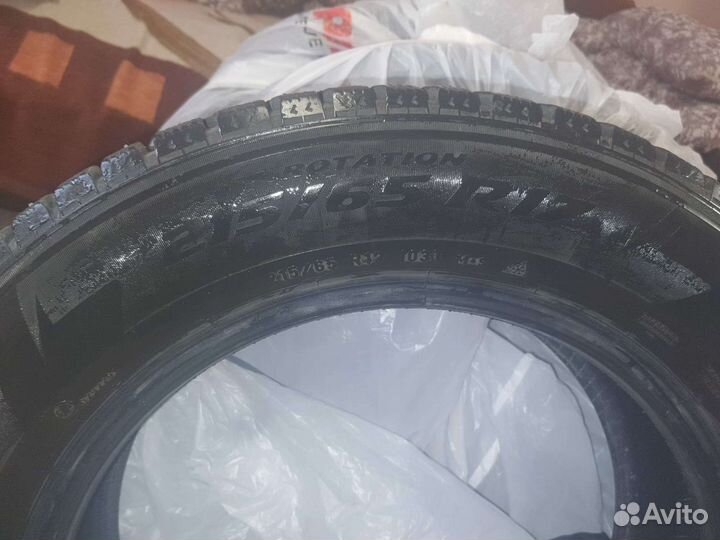 Pirelli Ice Zero 215/65 R17