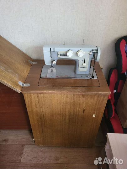 Швейная машина Чайка 3