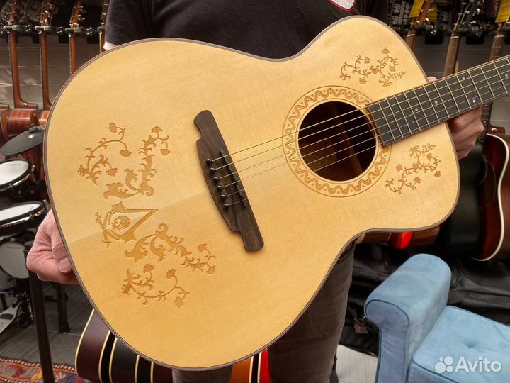 Гитара акустическая с вырезом Grand Auditorium