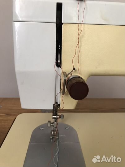 Швейная машина Чайка 143