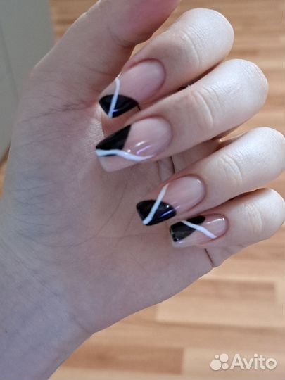 Модель на маникюр