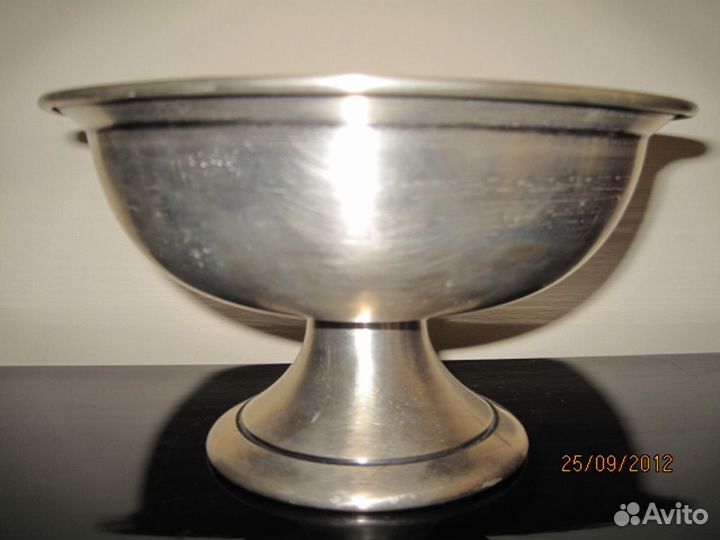 Одноярусная ваза для фруктов. Швейцария