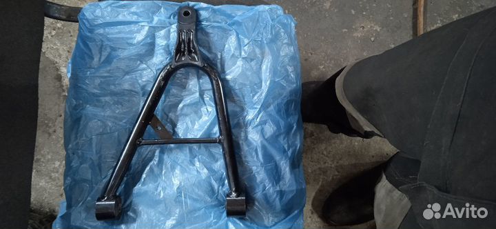 Рычаг передний нижний левый на квадроцикл Suzuki k