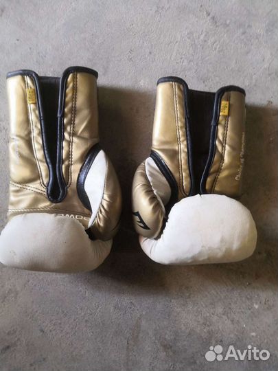 Боксерские перчатки