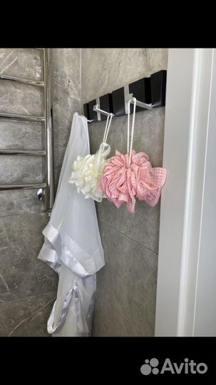 Вешалка настенная со складными крючками